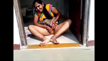 indian aunty showing pussy