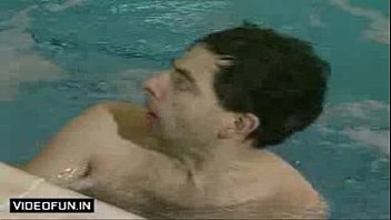 mr. bean naked in swimming pool very funny (wapking.cc)