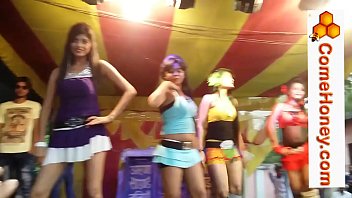 indian, pakistani, bangladeshi girls dance.