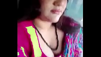 desi bhabhi seema cleavage show n boobs press.