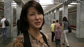 cams4free.net - dirty russian feet barefoot in the city