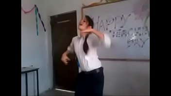 indian girl dance in college