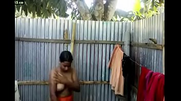 bangladeshi-sexy-girl-full-naked-bathing-selfie-for-bf