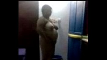 950 hot aunty recorded while getting.