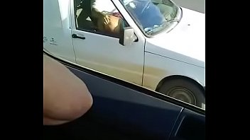 caminhoneiro filma putaria dentro do carro.