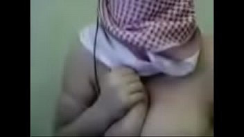palestine arab hijab girl show her big boobs.