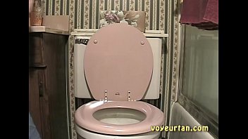 teen girl caught peeing in toilet on hidden.