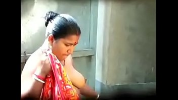 indian bhabi hot boobs caught by.