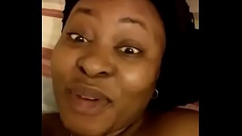 femme congolaise fait une video pour son petit ami
